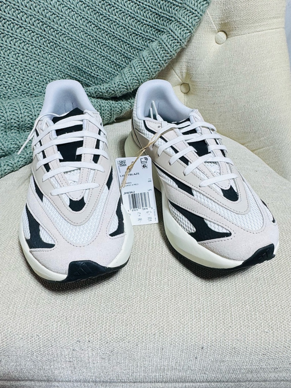 NWT Adidas Women’s LightBlaze White Black Beige Athletic Sneakers Size 9 - Picture 3 of 6